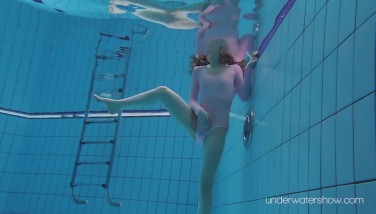 Love Roxalana Underwater Bare In Pool Love Roxalana Underwater Bare In Pool